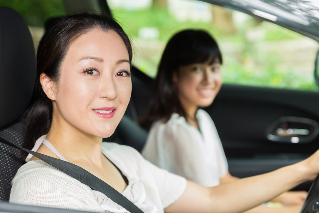 Signs that It's Time to Move Out of Your Parents’ Home - File Freakout