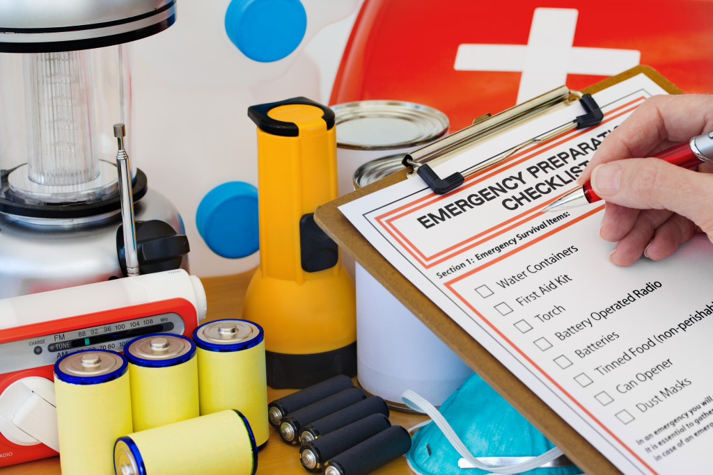 safety checklist with emergency kit